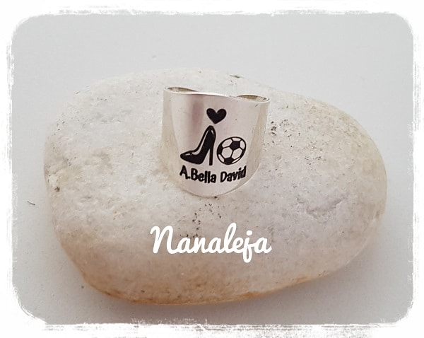 Anillo ancho grabado con dibujo 2 Anillo ancho grabado con dibujo