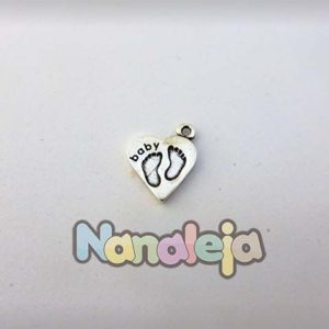 Charm corazón con huellas de bebé zamak 20X17mm