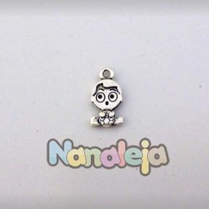 Charm bebé niño con pelota zamak 19X10mm